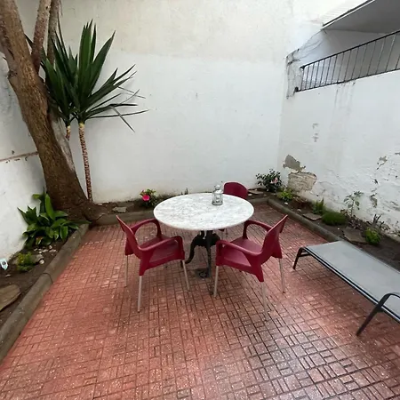Planta Baja Con Un Patio Interior En El Centro De Calafell